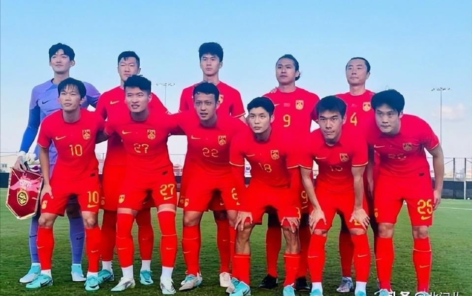 中国国家男子足球队对阵来自阿联酋次级联赛的海湾英雄